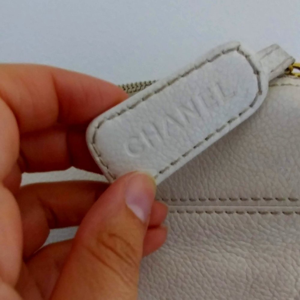 White Leather Chanel Shoulder Handbag